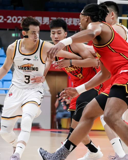 CBA｜孙铭徽狂砍41分 “全华班”广厦大胜上海