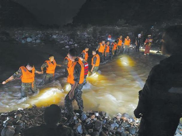 河北涞水部分乡镇受灾较重 抢险救援工作正在展开